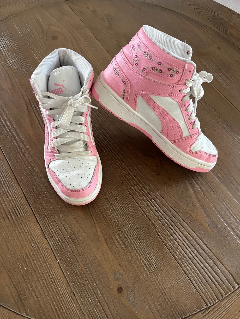 Puma Pink/White Floral Size 5 Youth/Women High-Top Sneakers Worn Twice